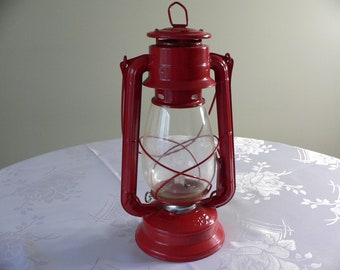 Vintage Meva 865 hurricane red lantern kerosene lamp from 1960s.Retro kerosene paraffin lantern camping lamp light from Czechoslovakia.