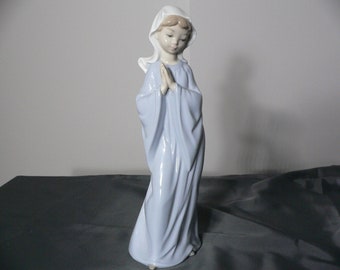 Nao Lladro Daisa praying young girl porcelain figurine. Hand made in Spain pastel blue painted Lladro collectible figurine. Vintage LLadro.