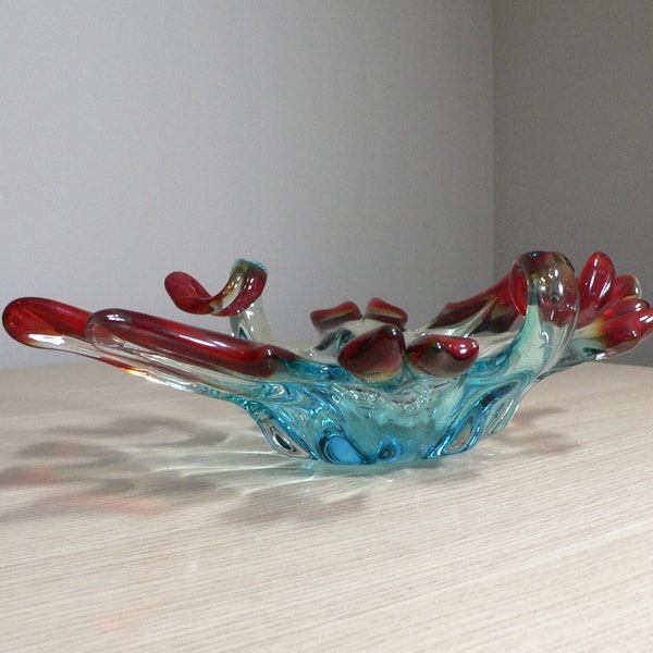 Vase bol en verre artistique Chalet lorrain de Murano en verre épais fendu. Boucles étirées éclaboussées de couleurs vives. Verre artistique Chalet Lorraine.