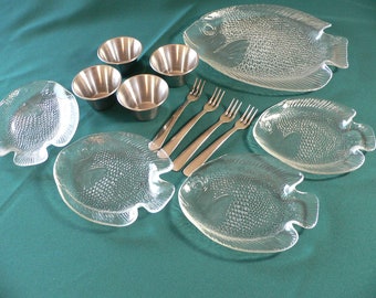 Vintage Arcoroc seafood glass fish serving plates,forks and cocktail cups 13 pieces set  original box. Arcoroc glass fish plates sushi set.