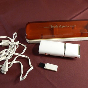 Vintage Philips Lady Shave Deluxe Electric Shaver - Austria Model HP 2113