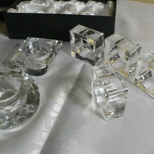 Vintage Oleg Cassini anillos de servilleta de cristal cuadrado firmado conjunto de 4 en caja original. Portavelas de cristal de Oleg Cassini conjunto de 2.