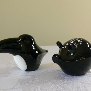 Vintage Arte Murano ICET blown glass toucan and pig black and white glass figurines paper weights set of 2.Venezuela art glass animals.