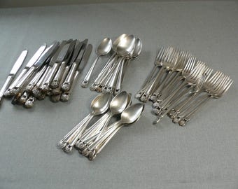 Vintage 1847 Rogers Bros Silver Plate Bestickset: Utsmyckad blomsterdesign, 69 delar