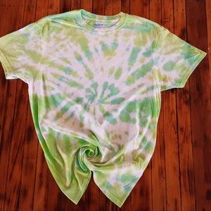 Bright green loose spiral tie dye t shirt men&#39;s size Medium
