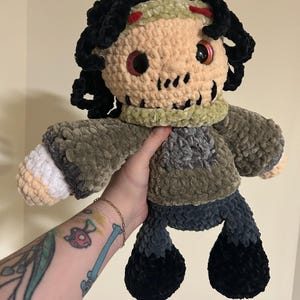 Peluche de ganchillo de convicto/Simón