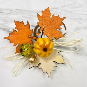 Pack of 6- Napkin Rings Wooden Maple leaf berries twine berries