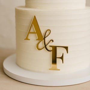 Personalized Wedding Cake Letters – Custom Acrylic Monogram – Elegant Cake Side Decoration – Choose Your Letters & Color
