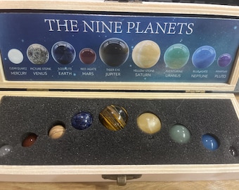 Esferas de piedras preciosas del Sistema Solar - Set de nueve planetas, caja de madera de abedul