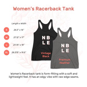 Pu&ograve; includere: Canotta racerback in nero vintage e grigio melange premium con il testo "NBLE" in bianco. La tabella delle taglie mostra le misure in pollici.