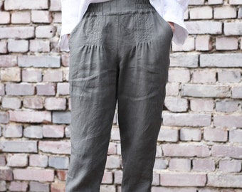 Ladies light linen pants/trousers with elastic waistband and side pockets.  Slightly tapered, with mid-rise pant