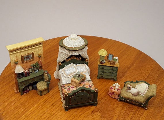 Avon Victorian Memories Collection Miniature Boudoir Furniture