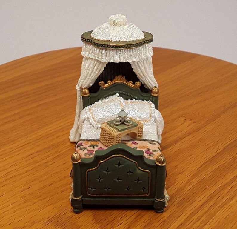 Avon Victorian Memories Collection Miniature Boudoir Furniture