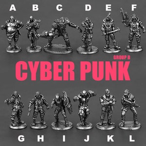 Könnte beinhalten: Zwölf Miniaturfiguren aus Metall, die Cyberpunk-Charaktere darstellen. Die Figuren sind in Silber und Schwarz bemalt und in zwei Reihen zu sechs angeordnet. Die Figuren sind von A bis L beschriftet. Der Text "CYBER PUNK" ist in Pink unter den Figuren gedruckt. Der Text "GROUP B" ist in Schwarz über den Figuren gedruckt.