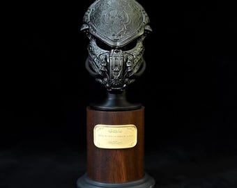 Predator Mask Resin Statue - Detailed 6.3 Inch Sculpture, Movie Prop Replica, Gaming Room Collectors Gift