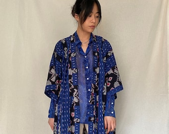 Kimono - Tenun Baumwolle in geometrischem, blauem Blumenmuster