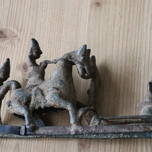 Story of a King traveling - bronze Khmer period of older. Authentic and very rare. Thailand Cambodia