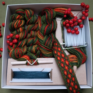 Tablet weefset, doe-het-zelf kit gemiddeld, complete kit voor het weven van een riem of bladwijzer met tabletten/kaarten - ROWAN