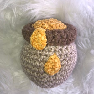 Winnie the Pooh Hunny pot. Crochet honey pot photo prop