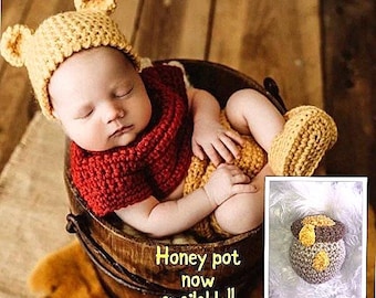 Winnie the Pooh inspired crochet photo prop. Pooh costume. Boy/girl options. Newborn size only. Fast shipping!