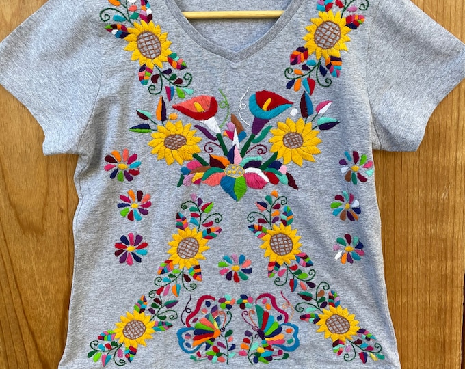 Size MEDIUM (6US) Mexican hand embroidered cotton t- shirt