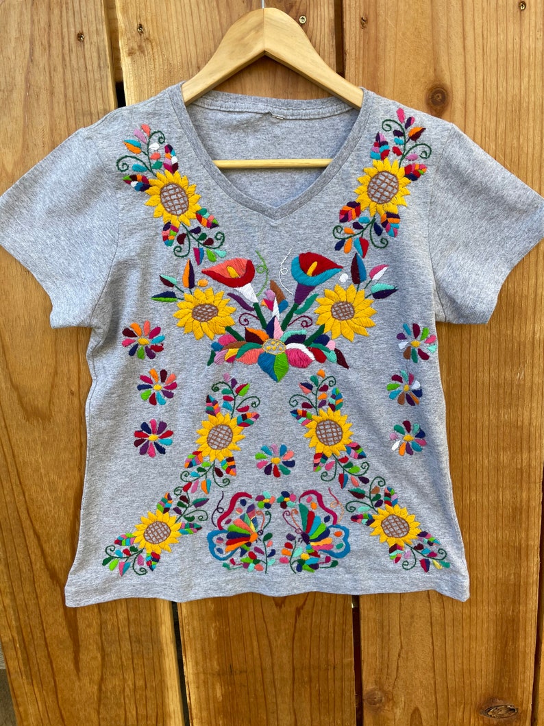 Mexican hand embroidered cotton t Size MEDIUM shirt 6US
