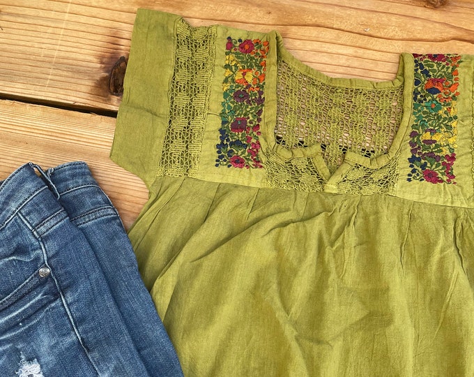 Mexican embroidered blouses size MEDIUM