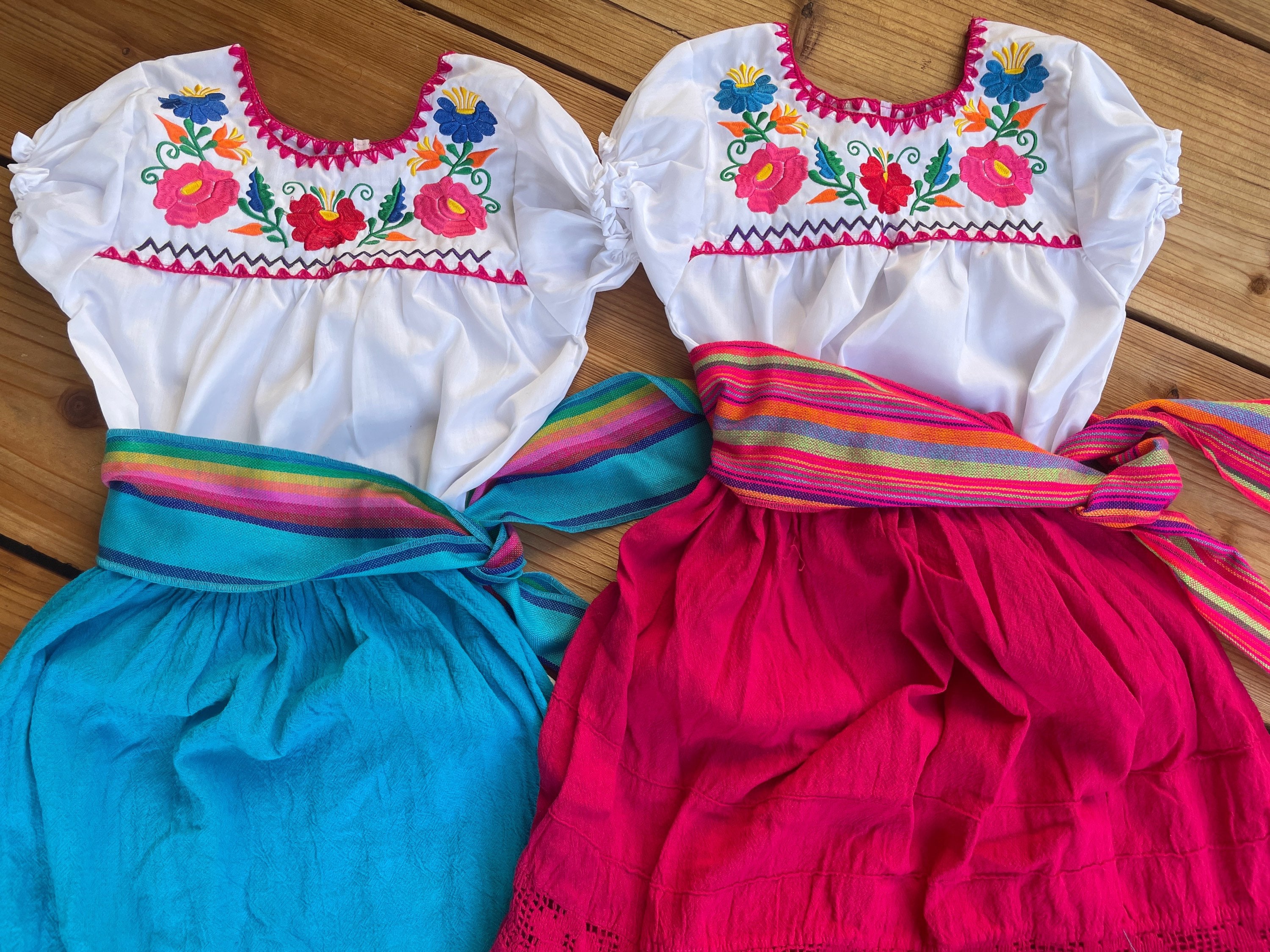 Kids Mexican outfits Tradicional Mexican clothing for little girls Skirt-  Blouse - Sash