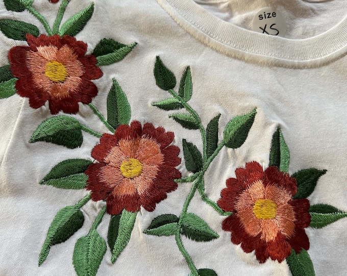 Size EXTRA SMALL Mexican  embroidered t- shirt