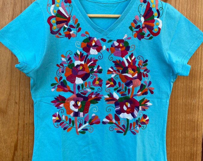 Size MEDIUM (6US ) Mexican hand embroidered cotton t-Shirt