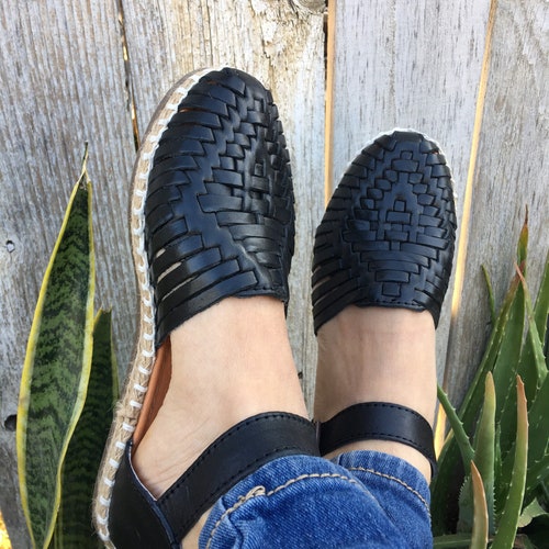 size 6 black huaraches