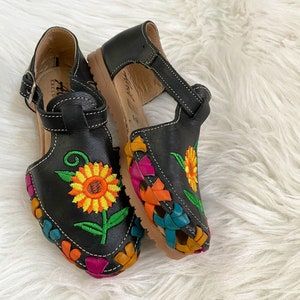 Girls Mexican leather huaraches embroidered Baby - Toddler - Girl Huaraches