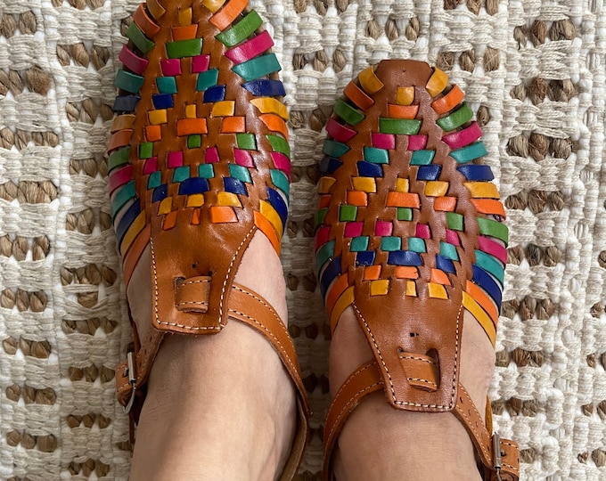 WOMEN Mexican Style Leather huaraches ALL SIZES Boho Mexican shoes -  flats- summer shoes