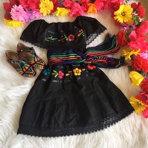 Sizes 1-2-3-4 years old Girls Mexican off the shoulders dresses embroidered color BLACK