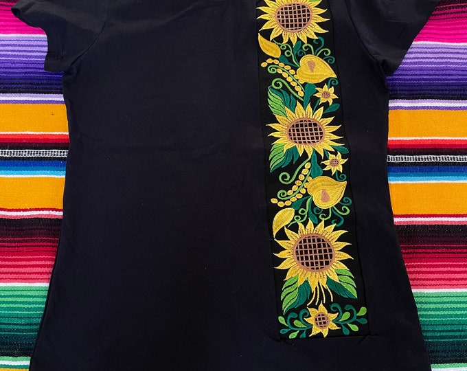 Size SMALL Mexican embroidered t- shirt