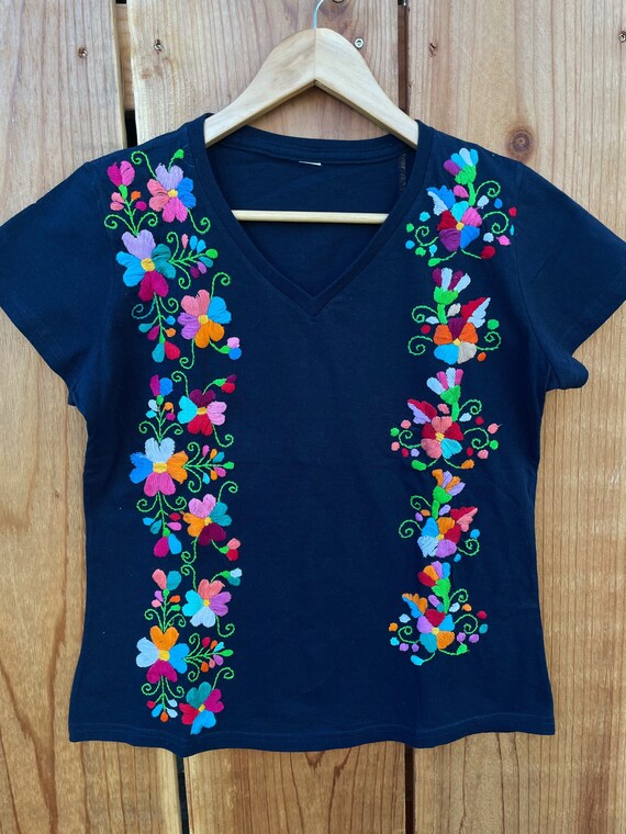 Size MEDIUM (6US) Hand Embroidered T- Shirt Bohemian Mexican