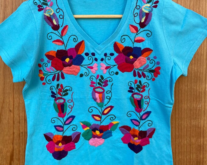 Size MEDIUM (6US ) hand embroidered t- shirt Mexican clothing