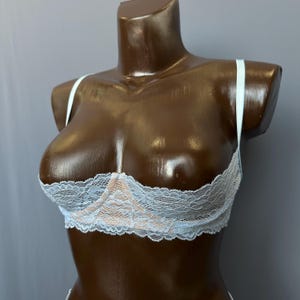 Soutien-gorge sans bonnets en dentelle florale bleu avec maintien : lingerie ouverte, sous-vêtements grande taille