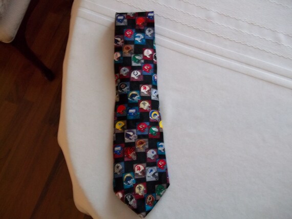 NFL Football Helmets Tie