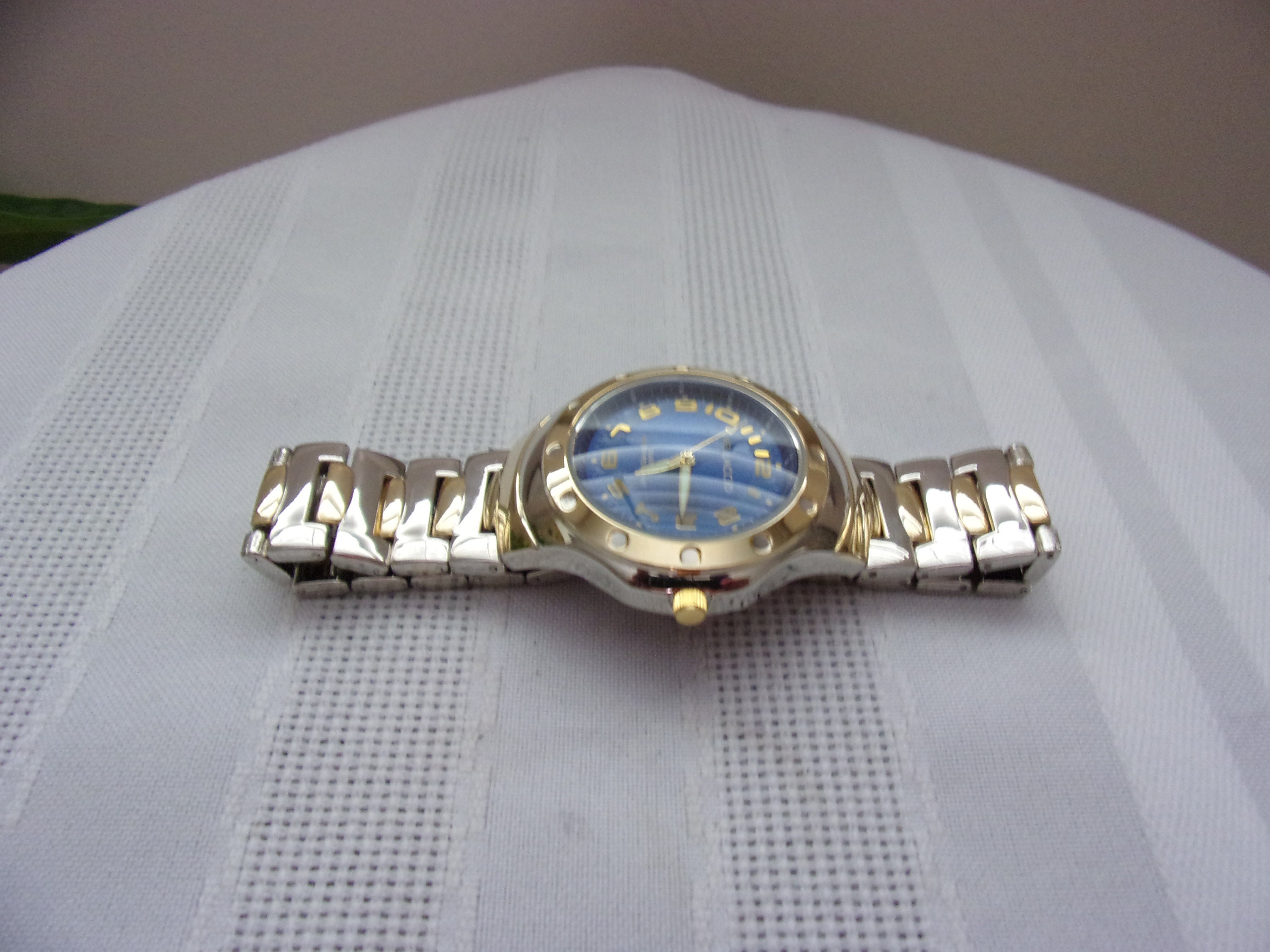 Vellaccio grande quartz water deals resistant
