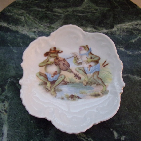 Unique Vintage Collectible Frog Plate