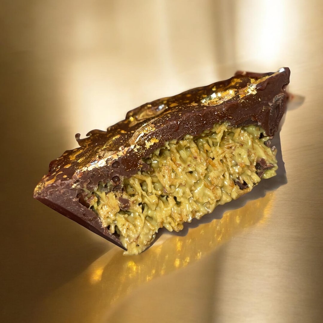 viral-dubai-chocolate-bar-individual-cups-with-real-edible-24k-gold