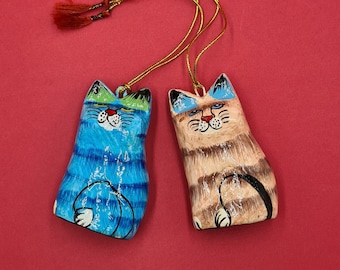 Set of 2 paper mache cats. Hand-painted decorative cats. Window decoration.