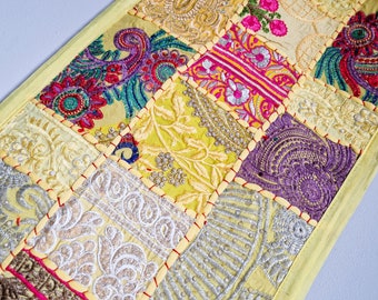 Indische Patchwork Tischläufer. Indische Wohndekoration