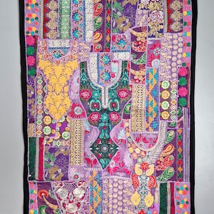 Vintage sari wall hanging 100x150cm. Indian home deco.