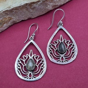 Lotus flower earrings. Silver vintage earrings.
