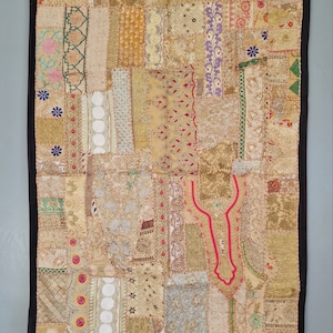 Vintage sari wall hanging 100x150cm. Indian home decoration