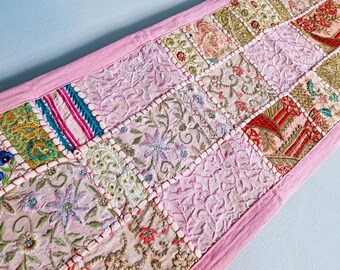 Indische Patchwork Tischläufer. Indische Wohndekoration