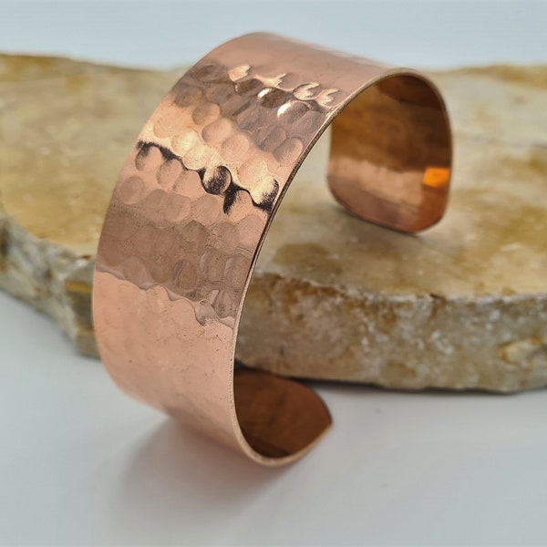 Wide copper cuff bangle. Hammered pure copper bracelet.