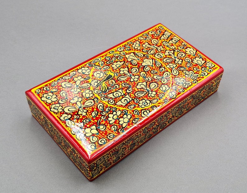 Kashmiri papier mache. Hand-painted lacquered paper box image 2